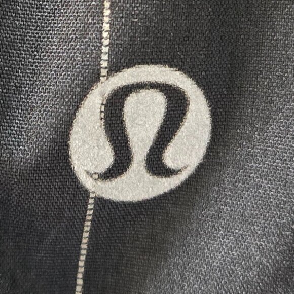 Lululemon Get Up And Glow Jacket *Reflective 360 - 4 Black - Picture 10 of 11